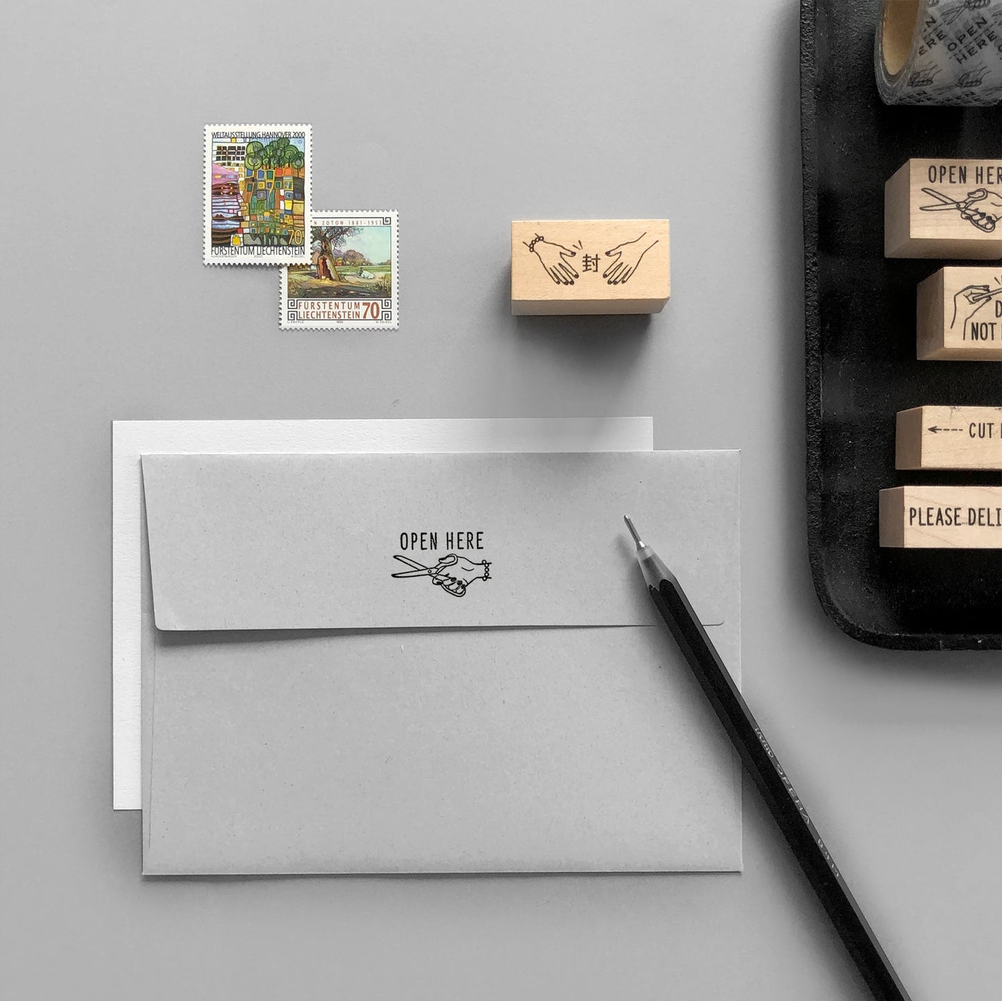〈OPEN HERE〉スタンプ|ここから開けて